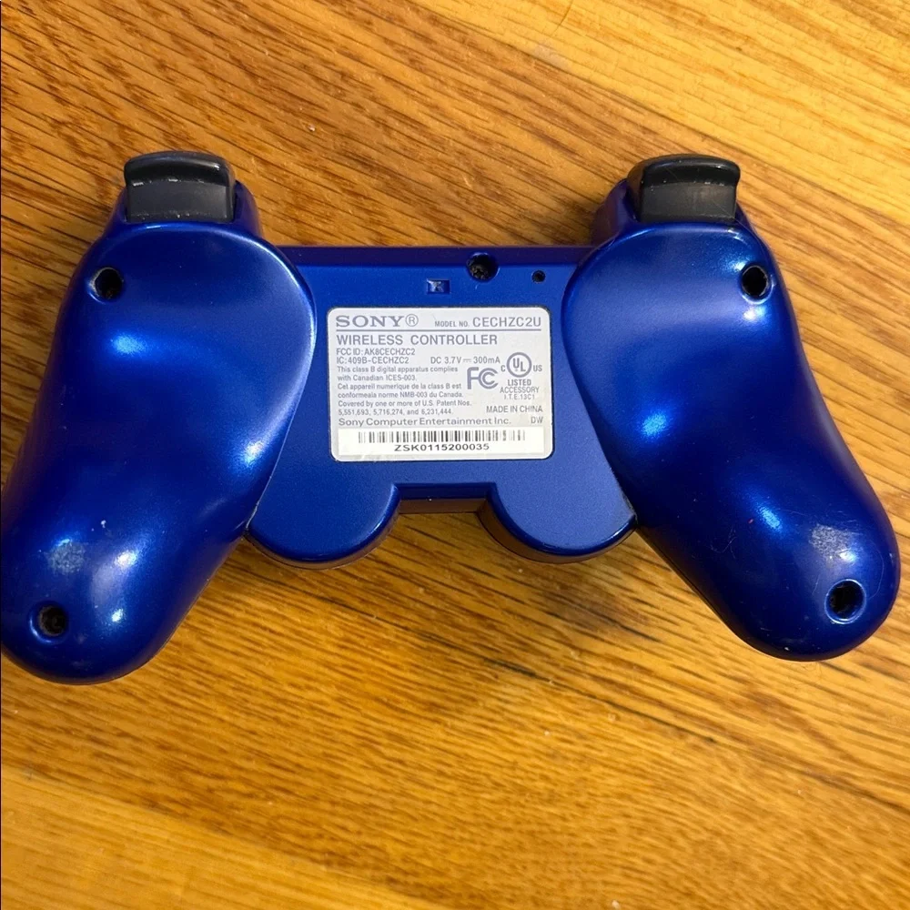 Sony DualShock Blue Controller - Picture 3 of 3